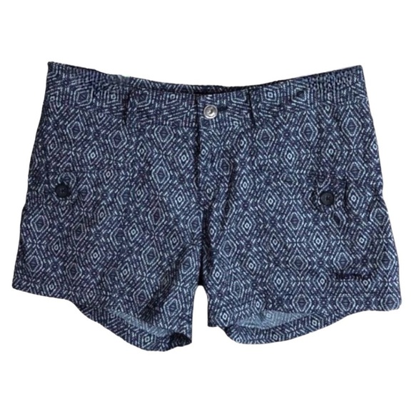 Marmot Pants - 4/$45 MARMOT Navy Blue and White Patterned Flat Front Shorts size Medium